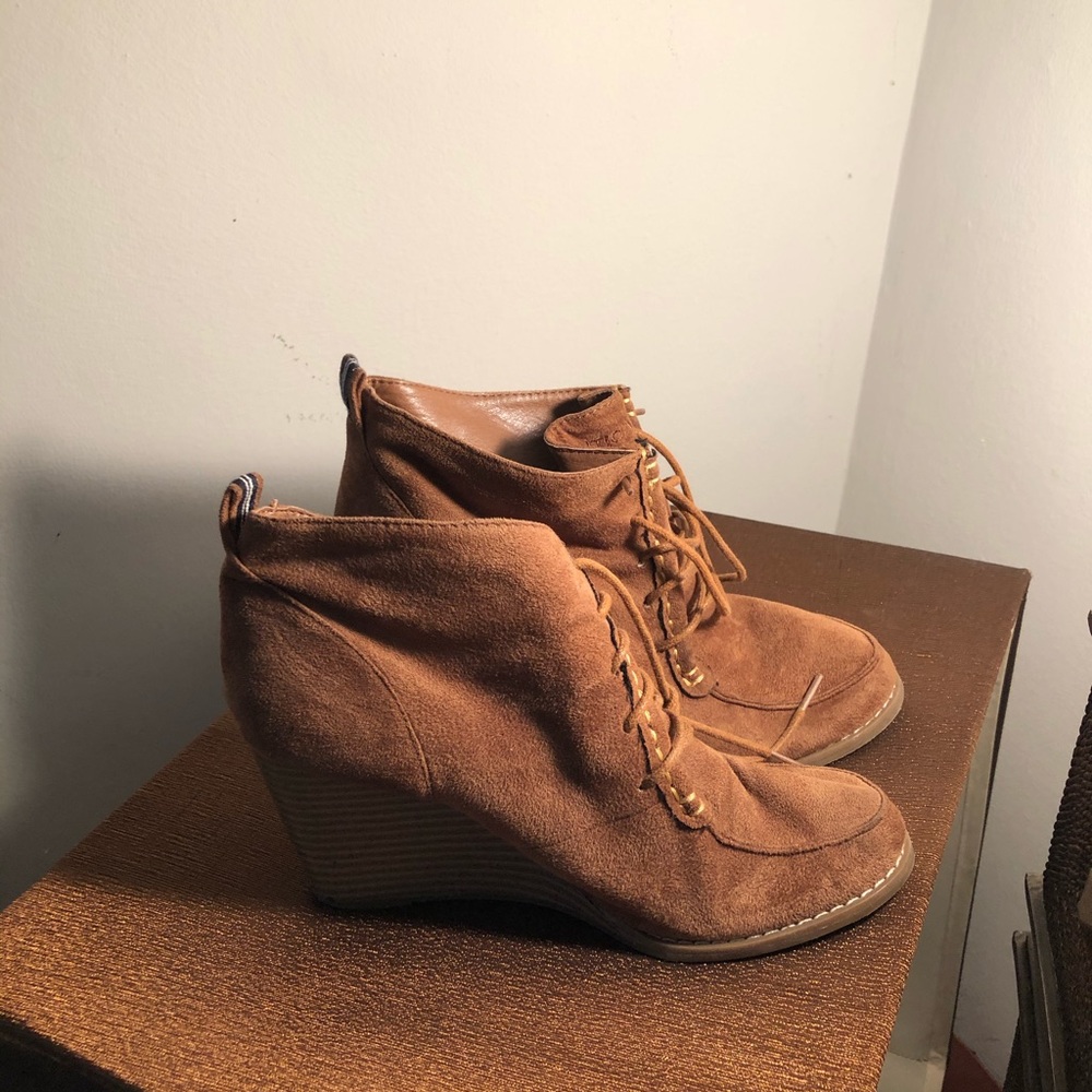 Nautica suede wedge shoe, worn on a few times.